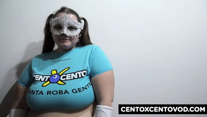 Genç (18+) Doğal Göğüsleri Yalatılıyor Ve Sikişiyor