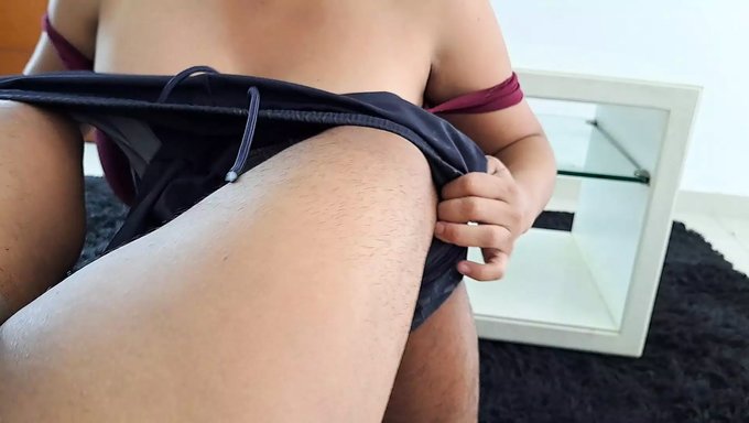Büyük Göğüslü Üvey Anneler Ev Yapımı Porno Filmde Yarrağı Emiyorlar