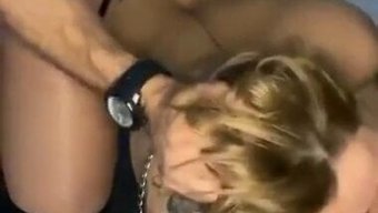 Göğüslü Milf'In Götü Sikişiyor