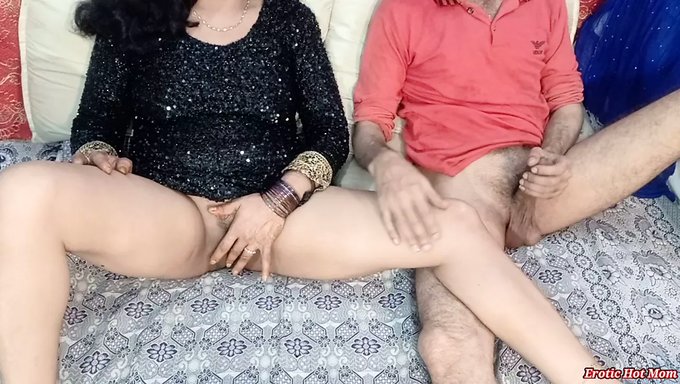 Desi Erkek Arkadaşı Ve Kız Arkadaşı Bu Hd Videoda Birbirlerini Parmaklayarak Orgazm Ediyorlar
