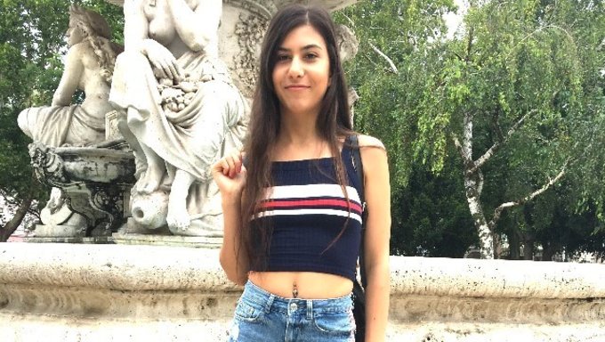 Alman Genç Anya Krey, Sokaklarda Büyük Bir Yarrağı Baştan Çıkarıyor Ve Alıyor