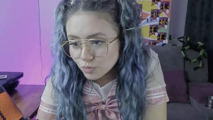 Üniversite Öğrencisi Hd Videoda Ayak Fetişi Ve Meme Oyununa Dalıyor
