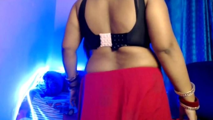 Büyük Göğüslü Ve Göğüslü Asyalı Bhabhi'Nin Çevrimiçi Seks Şovu