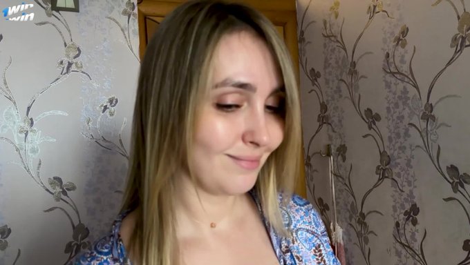 Misafirperver Bir Milf Ve Onun Genç Kızıyla Samimi Anlar