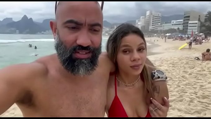 Bea Cherry Sahilde Amını Dölle Sırılsıklam Yaptı.
