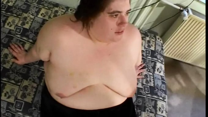 Klasik Büyük Doğal Göğüsler Ve Popo Pornosu
