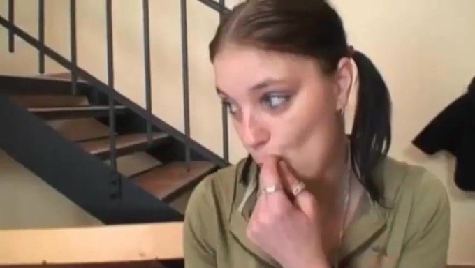 Duvarın Düz Torunu Dedeye Hardcore Sikiş Veriyor!