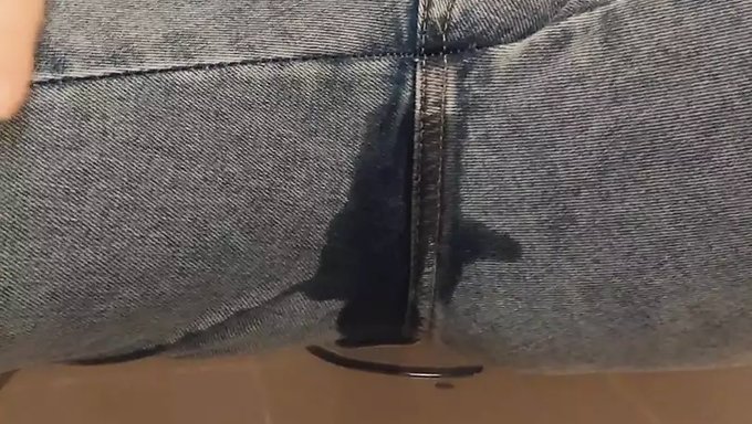 Bu Ev Yapımı Mastürbasyon Videosunda Genç (18+) Islanıyor Ve Çılgınlaşıyor