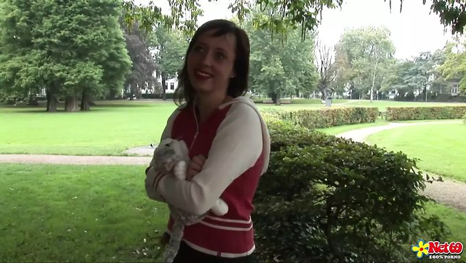 Ince Hollandalı Kız Için Yüzüne Boşalma