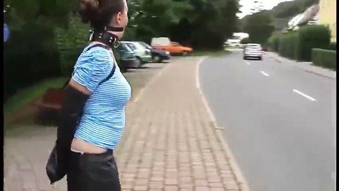 Halka Açık Bir Şekilde Tokatlanıp, Kol Kısıtlaması Ile Topaklandı