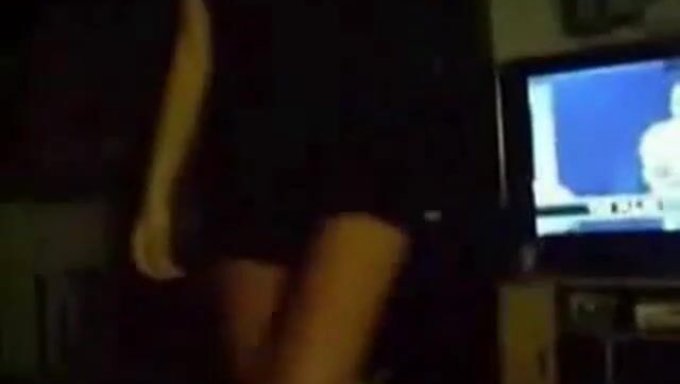 Amatör Webcam Kızının Inlemeli Parmaklama Seansı