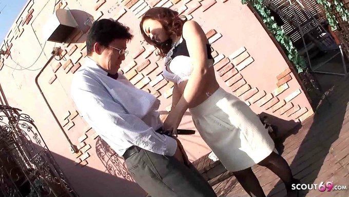 Japon Milf, Şoförünü Sert Bir Saksoya Ikna Ediyor