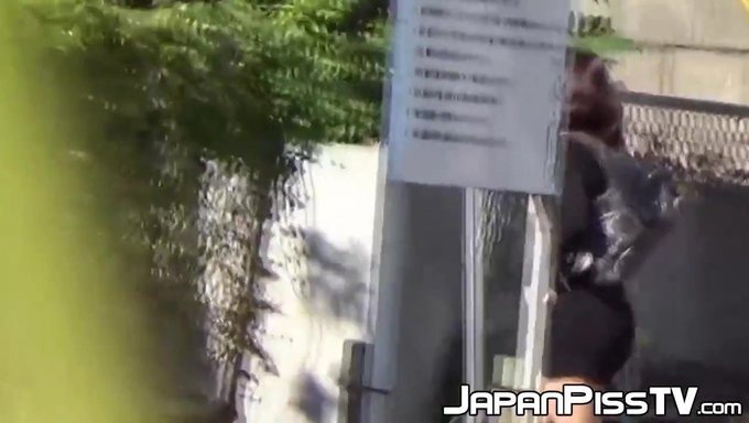 Japon Güzelim Ve Arkadaşları Islak Ve Vahşi Olmanın Tadını Çıkarıyorlar