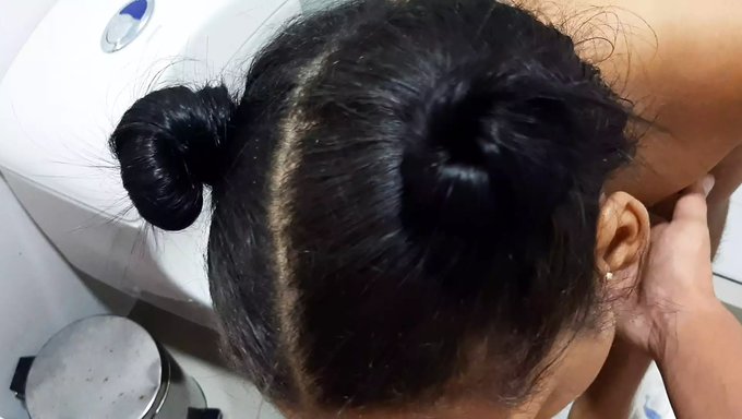 Amatör Kuzen, Duşta Derin Boğaz Sakso Çekiyor