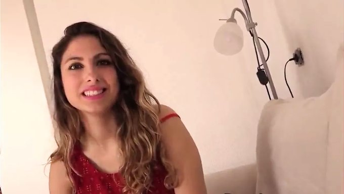 Büyük Göğüslü Genç (18+) Sikiliyor