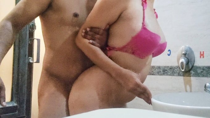 Hint Bikini Bebeği Profesyonel Gibi Sikişiyor