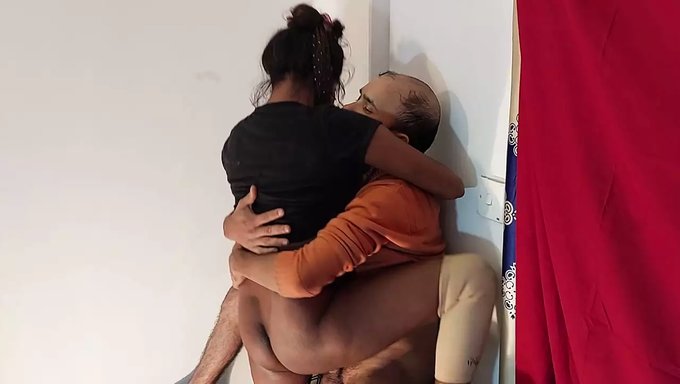 18+ Genç Kız Ev Yapımı Videoda Kocası Tarafından Amını Siktiriyor