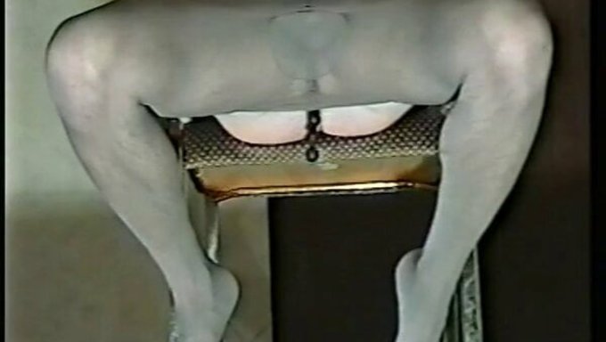 Sissy'Nin Anal Oyuncakları Ve Top Sürme