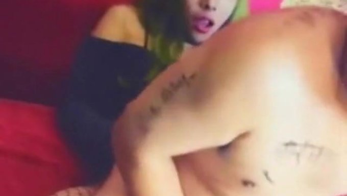 Transgender Dönüşüm: Güzel Sevimli Bir Shemale