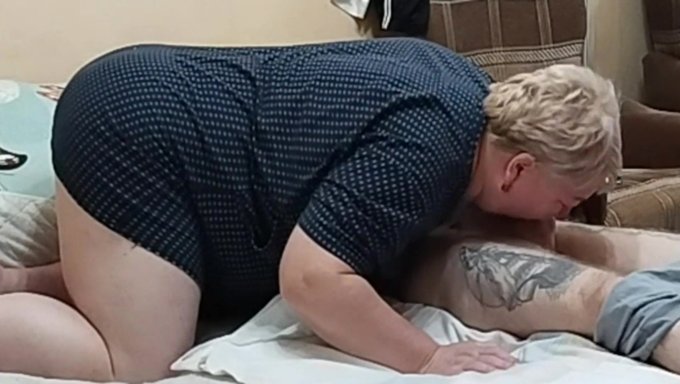 Olgun Karım, Kayınvalidemin Bana Derin Bir Sakso Çektiğini Ve Spermlerimi Yuttuğunu Izliyor