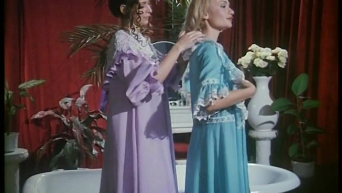 Simona Valli Ve Rossana Doll Büyük Yaraklı Üçlüde