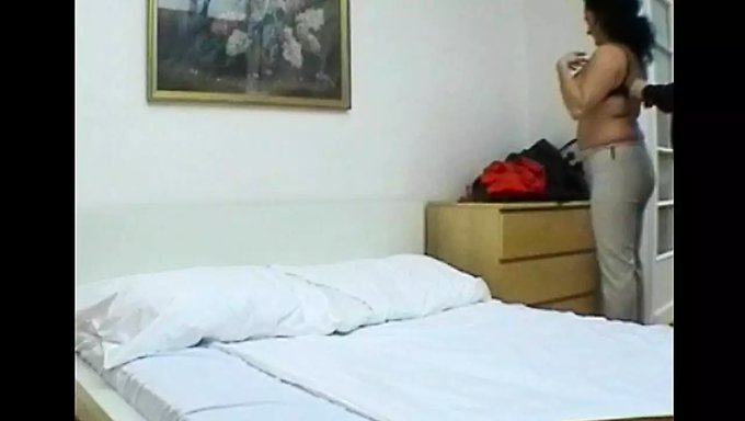 Bu Vintage Italyan Videosunda Büyük Bir Yarak Ve Boşalma Ile Oral Zevk