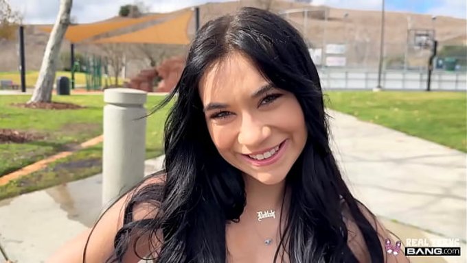 Zayıf, Dövmeli Delilah Dagger'In Gününü Güzelleştirmek Için Kocaman Bir Alete Ihtiyacı Var.