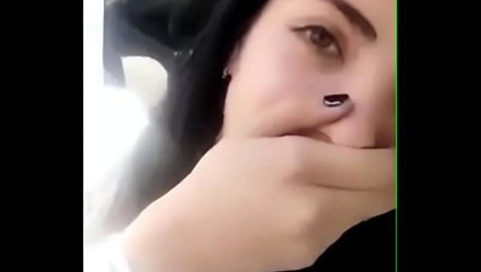 Yağmurlu Hava Bu Genç Fahişeyi Dışarı Çıkarıyor.