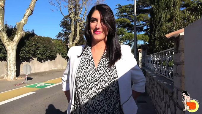 Göğüslü Sarışın Ve Kızıl Saçlı, Şanslı Bir Yarrağıyla Yaramazlık Yapıyorlar