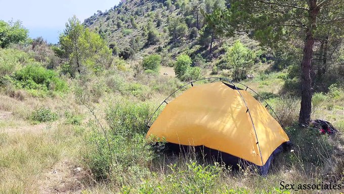 Amatör Çift, Beklenmedik Bir Turist Tarafından Yakalanıyor. Bu Videoyu Izlemek Için Sabırsızlanacaksınız!