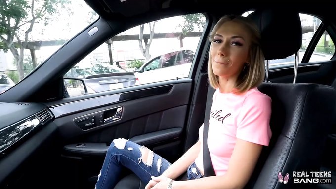 Pornostar Sky Pierce Gerçek Genç Porno Videosunda Sikişiyor