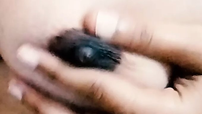 Desi Teyzenin Çift Penetrasyonlu Duygusal Sesi
