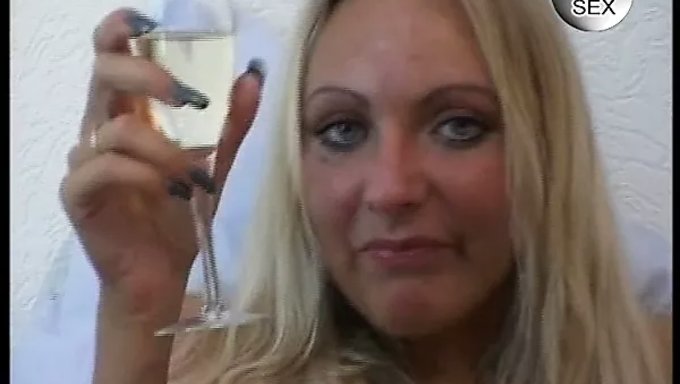 Olgun Milf Ağzını Ve Amını Yalatıp Siktiriyor