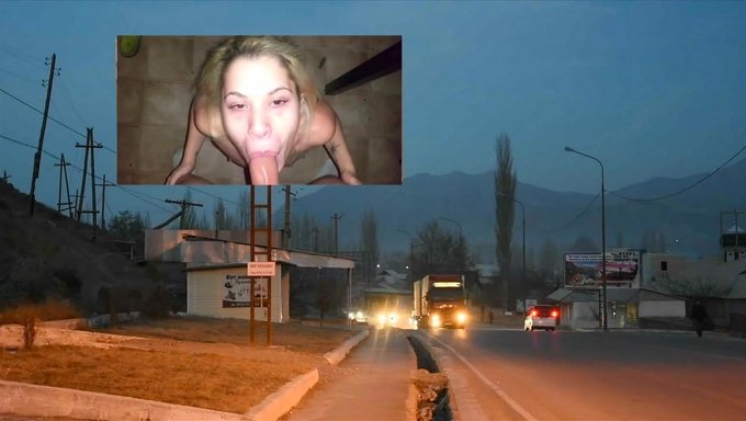 Aşağılama Ve Oynamaya Boyun Eğirken Izleyin
