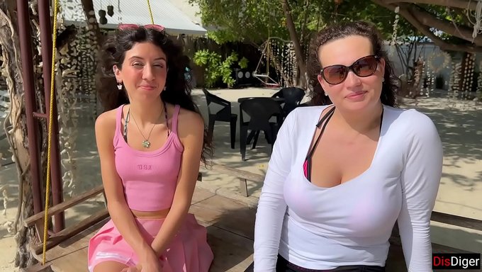 Katty West Ve Üvey Annesinin Cesur Plaj Karşılaşması Mutlu Sonla Bitiyor