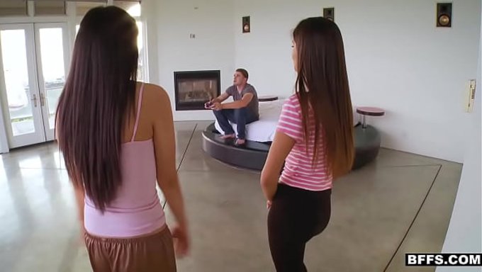 Üvey Abi De Katılınca, En Yakın Arkadaş Grubu Yasak Bir Grup Seks Sahnesine Dönüşüyor.