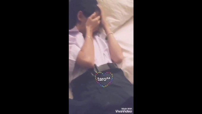 Gerçek Bir Taylandlı Öğrenci Bu Videoda Bir Adam Tarafından Sikişiyor