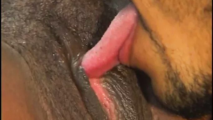 Okuldan Sonra Kıvrımlı Siyah Bebekle Genç Seks