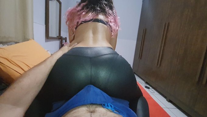 Amatör Karısı Kocasına Bir Cowgirl Sürüşü Ve Bir Cumshot Veriyor