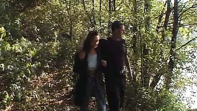 Genç (18+) Baştan Çıkarılıyor Ve Parmaklanıyor