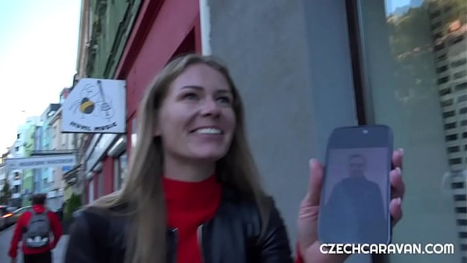 Gerçek Çift Claudia Mac Ve Stanley Johnsons Karavanda Sikişiyor.
