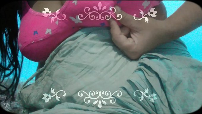 Hintli Milf Tek Başına Oyun Oynuyor
