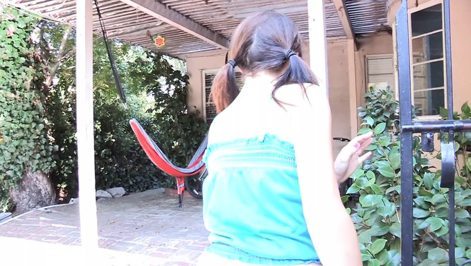 Amerikan Genç (18+), Sıcak Bir Banyo Karşılaşmasında Poposunu Yalatıyor