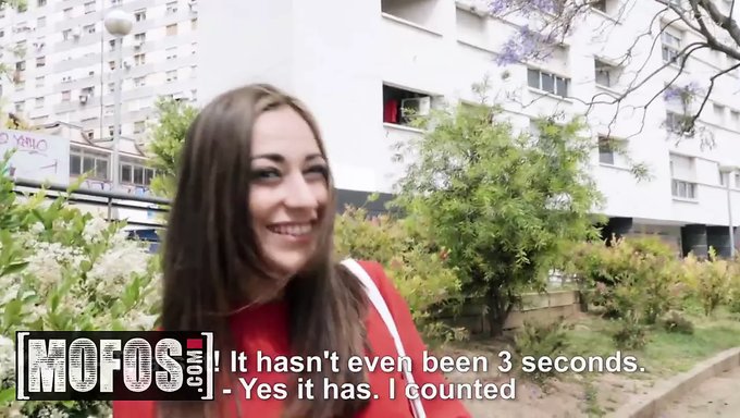 Lucia Nieto'Nun Para Ve Zevk Için Halka Açık Kaçamağı