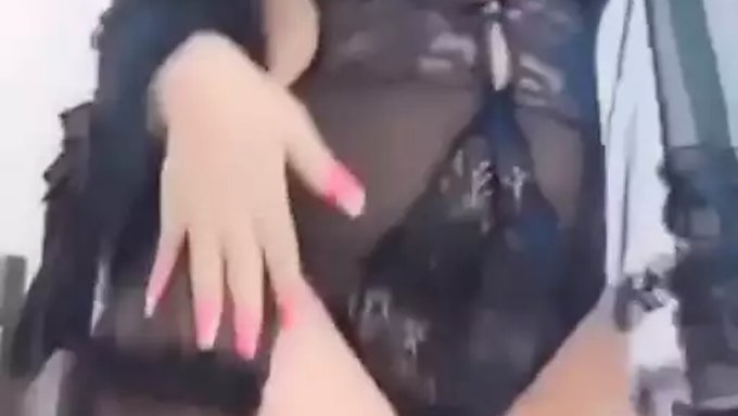 Büyük Popolu Olgun Milf El Işi Alıyor