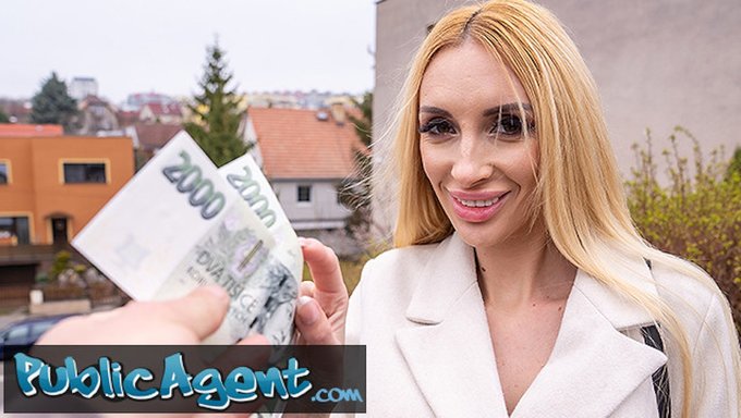 Büyük Göğüsler Ve Derin Boğaz: Olgun Bir Ajanla Halka Açık Pov Sakso