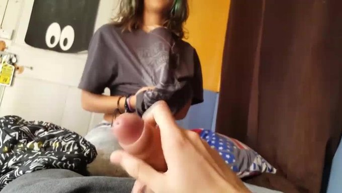 Güzel Hintli Kız Güzel Bir Sakso Çekiyor