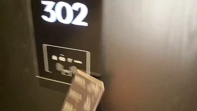Cuckold'Un Büyük Siyah Penisi Bu Sıcak Videoda Ayartılıyor