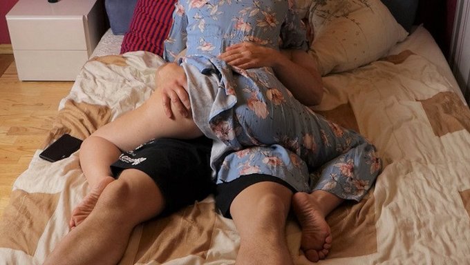 Buharlı Bir Karşılaşma: Üvey Anne Ve Üvey Oğlu Arasındaki Tabu Romantizmi Ortaya Çıkıyor