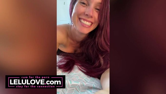 Dolgun Lelu Love Performansa Hazırlanıyor, Deadpool'U Izliyor Ve Fiziksel Olarak Zevk Alıyor